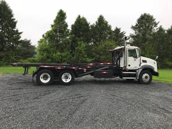 2006 Mack Granite with 60,000 lb. Galbreath roll off hoist and Pioneer for sale in Glenmoore, PA – photo 6