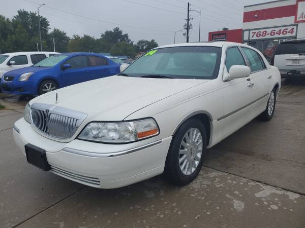 2004 Lincoln Town Car Ultimate - cars & trucks - by dealer - vehicle... for sale in Olathe, MO