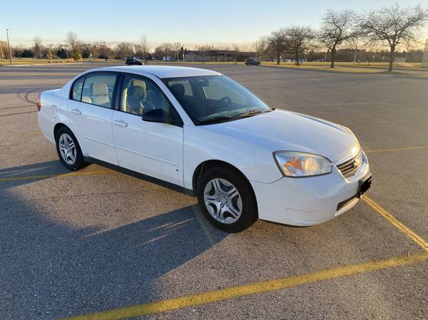 07 Chevy Malibu 07 - cars & trucks - by owner - vehicle automotive... for sale in Pleasant Prairie, WI – photo 2