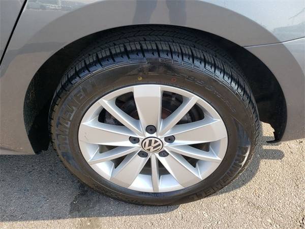 2017 VW Volkswagen Jetta 1.4T SE sedan - cars & trucks - by dealer -... for sale in Greeley, CO – photo 10
