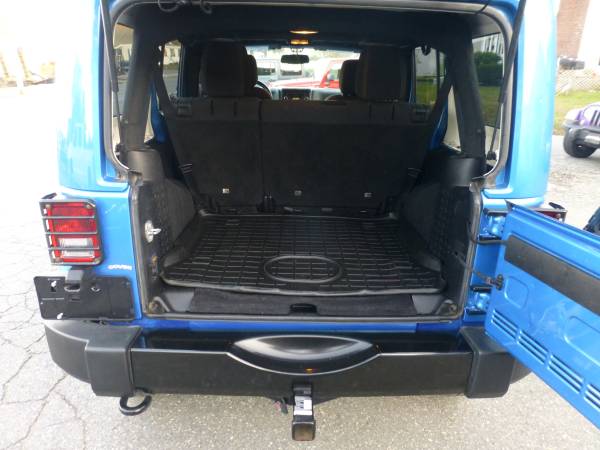 2015 JEEP WRANGLER SAHARA UNLIMITED - ONLY 82K MILES - EXTRA CLEAN!... for sale in Millbury, MA – photo 19