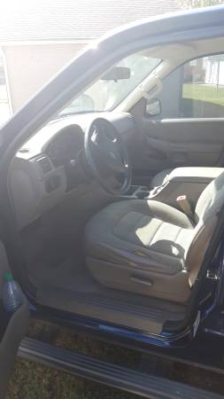 Clean 2004 Ford Explorer for sale in Richmond, IN – photo 2