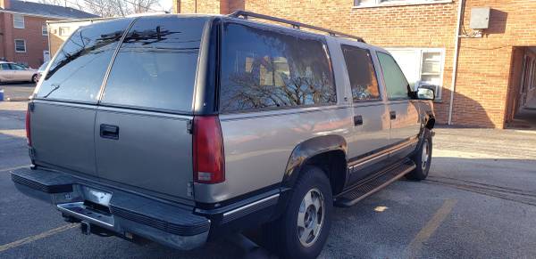 Chevy Suburban 4x4 CLEAN - cars & trucks - by owner - vehicle... for sale in Bensenville, IL – photo 4