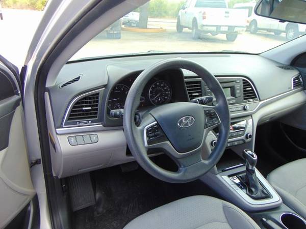 2017 Hyundai Elantra Se (Mileage: 36,842) for sale in Devine, TX – photo 4