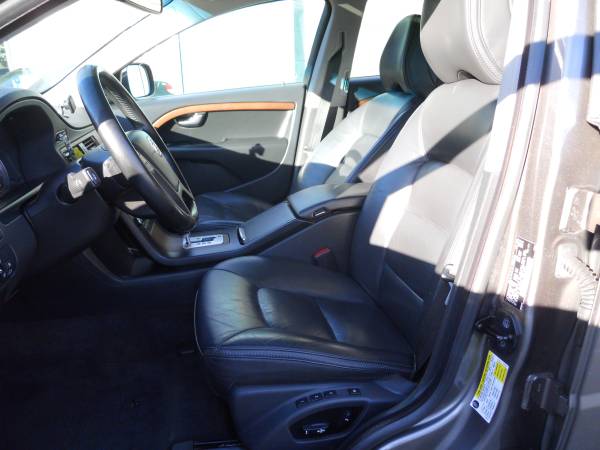 2010 Volvo XC70 75k Miles 1 Owner Wagon Rear Seat Entertainment... for sale in Sutton, MA – photo 10