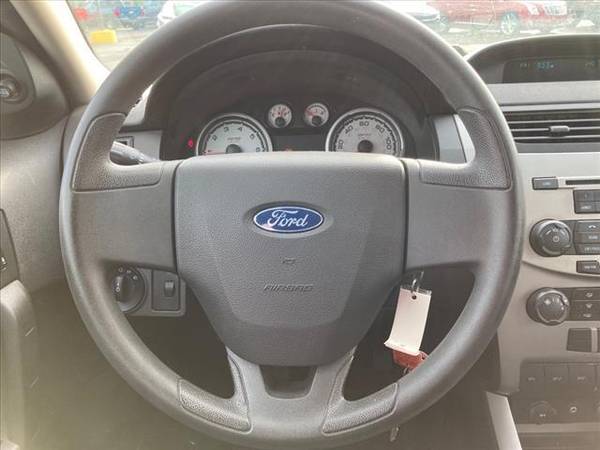 2008 Ford Focus SE - sedan - cars & trucks - by dealer - vehicle... for sale in Waterford, MI – photo 19