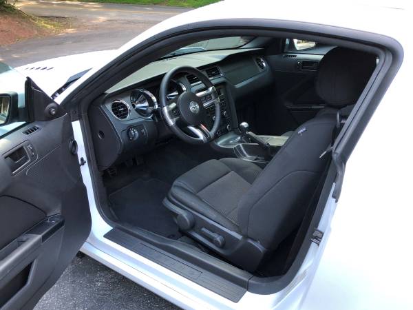 2014 White Ford Mustang GT, 5.0L, 6 Speed, with 3,900 miles for sale in Dover, PA – photo 7