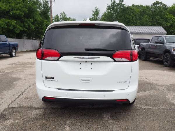 2017 Chrysler Pacifica Limited hatchback White for sale in Salisbury, MA – photo 6