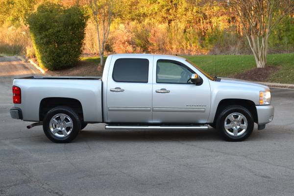 2011 CHEVY SILVERADO LT - CLEAN TITLE - CREW CAB - RUST FREE - 5.3L... for sale in Cary, NC – photo 4