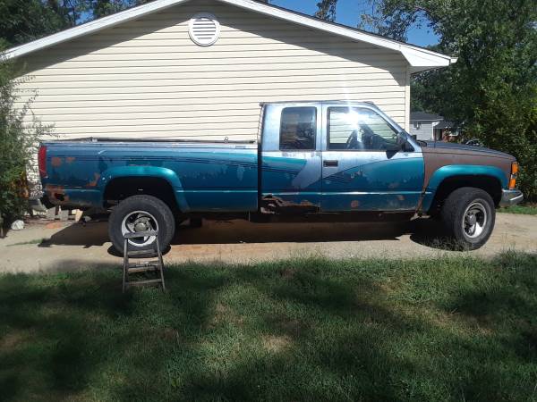 1992 Chevrolet 3/4 Ton 4WD Pickup for sale in Columbia, MO – photo 2