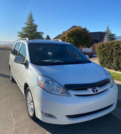 **LOW 84,000 MILE**2009TOYOTA SIENNA XLE W/LEATHER, REAR... for sale in Hurricane, UT – photo 4