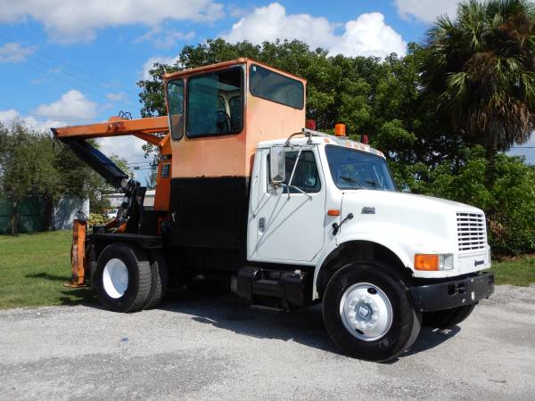 2001 International 4700 DT466E Grapple Loader Lift Low Miles 7.6L Dies for sale in Royal Palm Beach, FL – photo 3