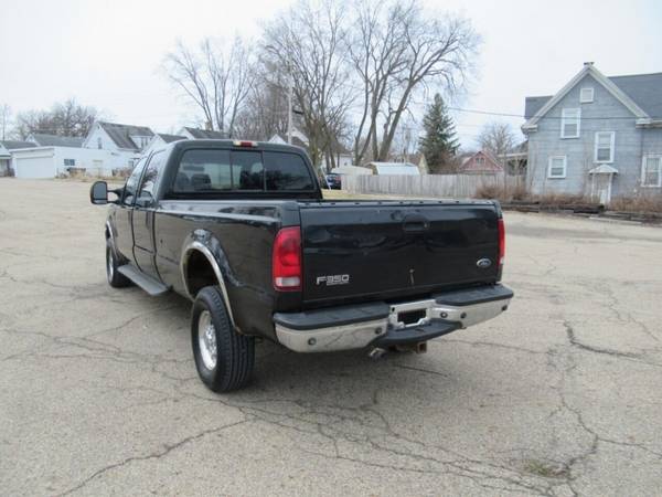 2004 Ford F-350 Super Duty Lariat 4dr Crew Cab 4WD LB - cars & for sale in Bloomington, IL – photo 2