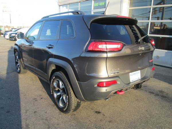 2014 jeep cherokee trailhawk 4wd v6 leather sunroof fully loaded for sale in East Providence, RI – photo 3