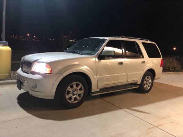 04 Lincoln Navigator - cars & trucks - by owner - vehicle automotive... for sale in Madison, WI – photo 3