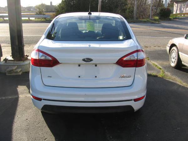 2014 Ford Fiesta SE Sedan, White, Loaded, Like New - cars & trucks -... for sale in Warren, RI – photo 4