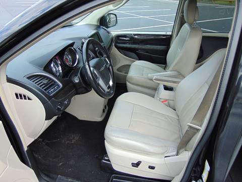 2013 Chrysler Town & Country - - by dealer - vehicle for sale in Waterbury, CT – photo 9