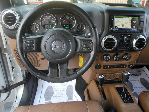 2012 JEEP WRANGLER UNLIMITED SAHARA 4X4 * LEATHER * NAV * NEW TOP!! for sale in West Berlin, NJ – photo 10