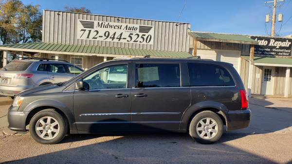 2011 CHRYSLER TOWN & COUNTRY - - by dealer - vehicle for sale in Lawton, IA – photo 6