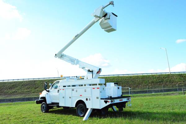 2009 GMC C5500 ALTEC BUCKET TRUCK 4X4 42FT - - by for sale in Hollywood, FL – photo 5