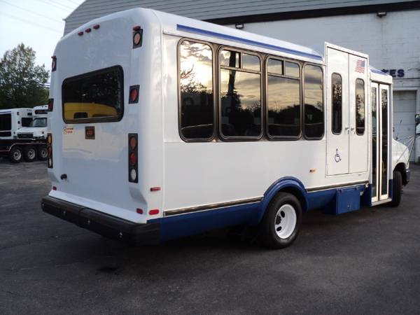 2010 FORD E450 SHUTTLE BUS HANDICAP ACCESSIBLE WHEELCHAIR LIFT for sale in skokie, IN – photo 4