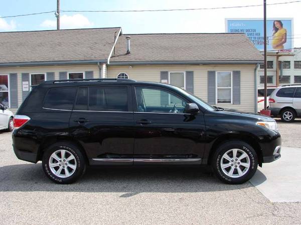 2012 Toyota Highlander 4WD 4dr. THIRD ROW SEATING . Guaranteed Credit for sale in South Bend, IN – photo 4