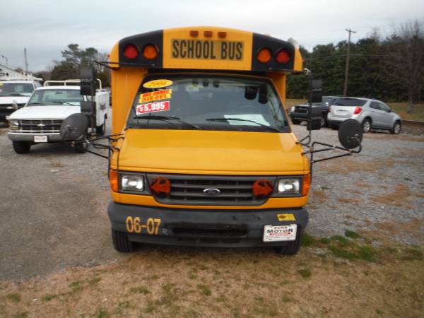 *** 1-OWNER 2006 FORD E-350 SCHOOL BUS *** - cars & trucks - by... for sale in Greenbrier, TN – photo 3