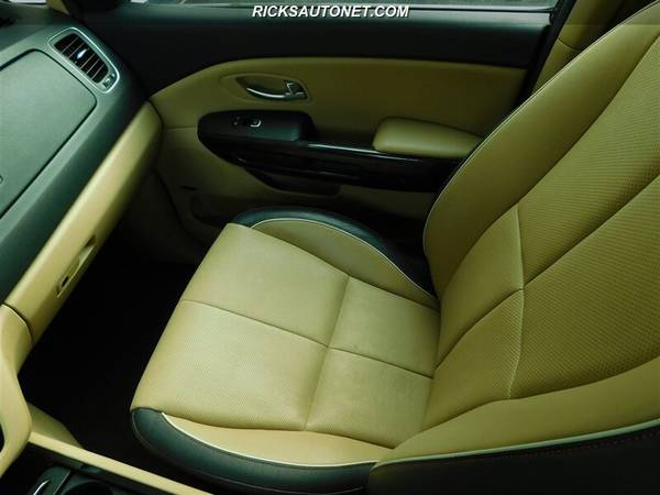 2015 Kia Sedona SX w/Navigation Leather - - by dealer for sale in Cedar Rapids, IA – photo 20
