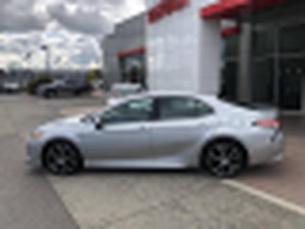 2018 Toyota Camry Hybrid SE CALL/TEXT - cars & trucks - by dealer -... for sale in Gladstone, OR – photo 3
