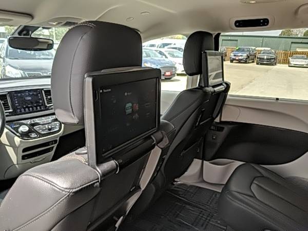 2020 Chrysler Pacifica FWD 4D Passenger Van/Minivan/Van Touring L for sale in Waterloo, IA – photo 4