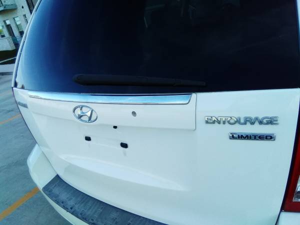 2007 Hyundai Entourage Minivan Leather Interior Fully Loaded - cars for sale in Johnston, IA – photo 5