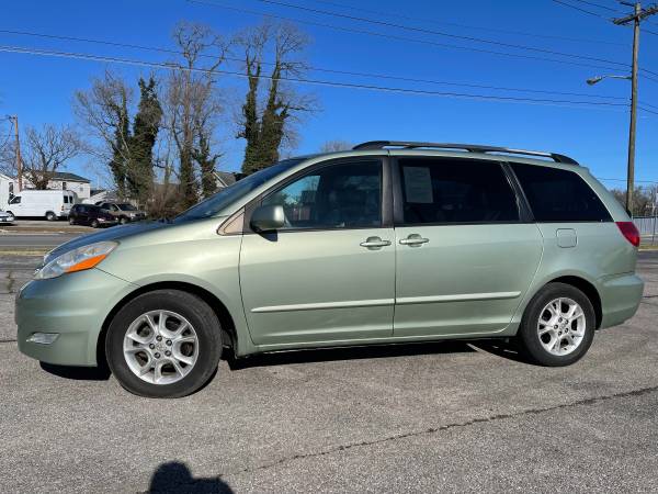 2006 Toyota Sienna XLE - - by dealer - vehicle for sale in Salem, VA – photo 2