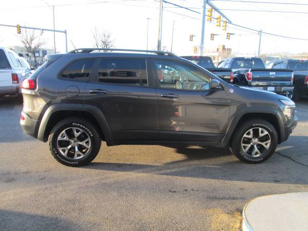 2014 jeep cherokee trailhawk 4wd v6 leather sunroof fully loaded for sale in East Providence, RI – photo 6
