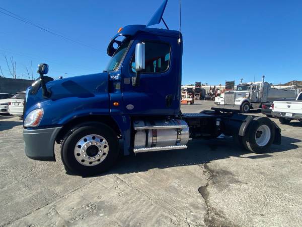 2013 FREIGHTLINER CASCADIA SINGLE AXLE EXTRA CLEAN - cars & trucks -... for sale in Van Nuys, CA – photo 4
