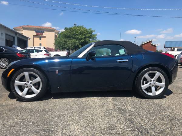 2006 PONTIAC SOLSTICE* CONVERTIBLE * STICK SHIFT* LOW MILES* HURRY IN* for sale in Clovis, CA – photo 4