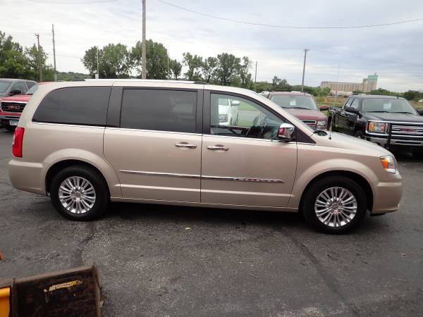 2014 Chrysler Town and Country Limited- CLEAN CARFAX, LOADED, NICE!!!! for sale in Savage, MN – photo 6