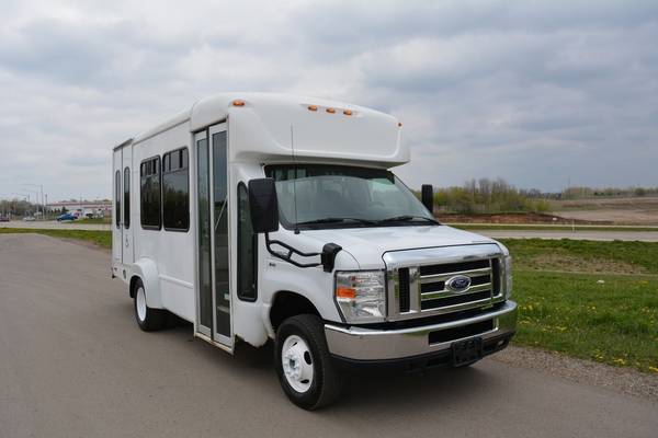 2014 Ford E-350 10 Passenger Paratransit Shuttle Bus for sale in Crystal Lake, OH – photo 2