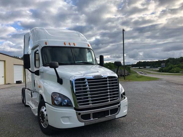 2017 Freightliner cascadia , 250k miles for sale in Knoxville, IN