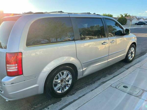 Chrysler town & country 2008 really clean - - by for sale in North Las Vegas, NV – photo 7