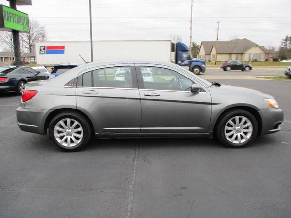 2013 Chrysler 200 Touring - - by dealer - vehicle for sale in Fort Wayne, IN – photo 9