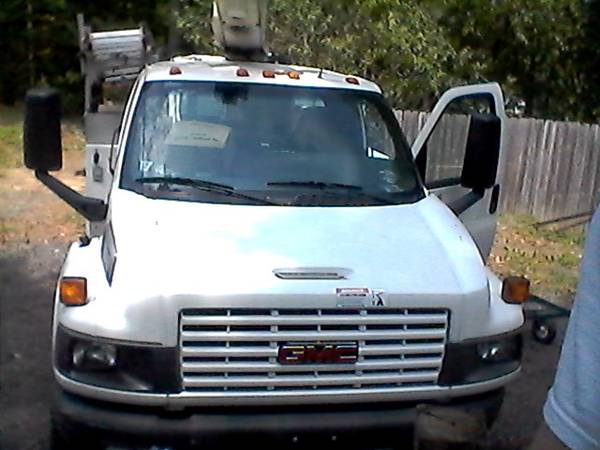 2005 GMC 4500 bucket truck for sale in Fort Washington, District Of Columbia – photo 2