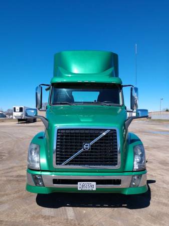 2014 Volvo VNL64T300 Day Cab Tractor #84004JS - cars & trucks - by... for sale in Fond Du Lac, WI – photo 7