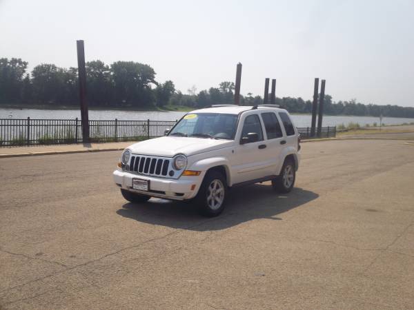 2007 Jeep Liberty - cars & trucks - by dealer - vehicle automotive... for sale in Chillicothe, IL – photo 2