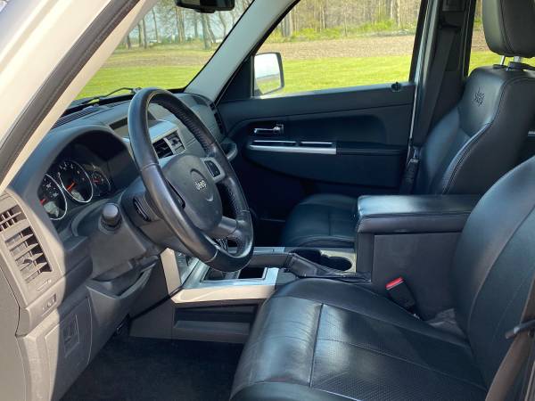2009 Jeep Liberty Limited 4X4 with only 129, 000 miles 8250 - cars & for sale in Chesterfield Indiana, IN – photo 9
