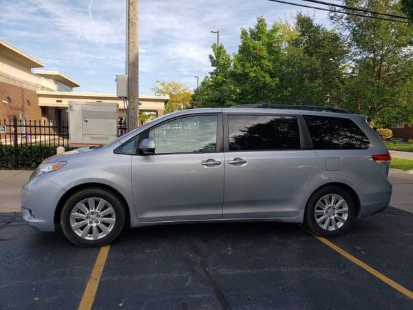 2011 TOYOTA SIENNA LIMITED for sale in Chicago, IL – photo 4
