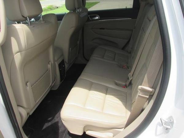 2016 Jeep Grand Cherokee Limited suv White for sale in Marengo, IA – photo 8