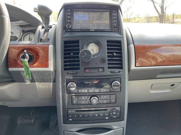 2008 Chrysler Town & Country Touring (Low Miles) for sale in Saint Paul, MN – photo 7