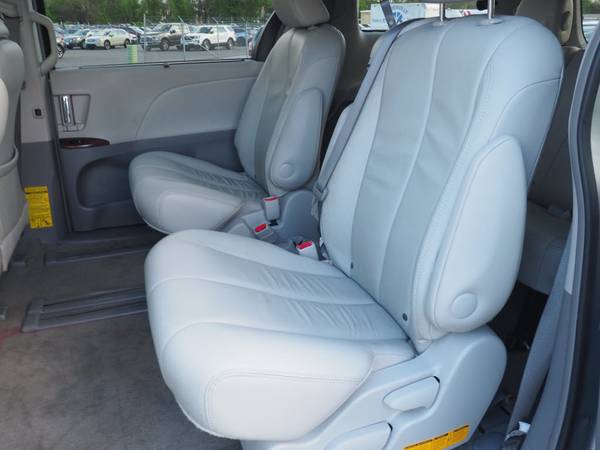2013 Toyota Sienna XLE 7-Passenger Auto Access Seat for sale in Frederick, MD – photo 12