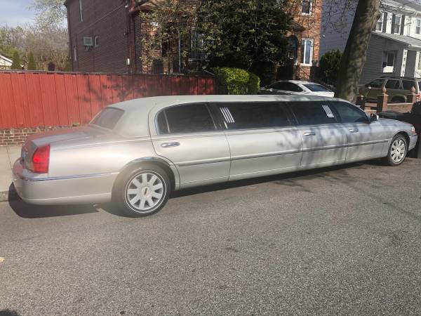 2005 Lincoln Towncar Limousine Special Edition - - by for sale in Brooklyn, NY – photo 3