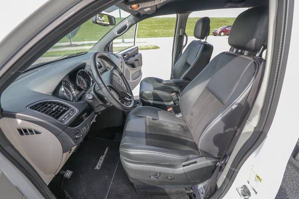 2017 Dodge Grand Caravan SXT wheelchair conversion van for sale in Springfield, OH – photo 8
